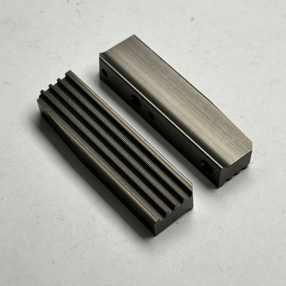 Losi 8B 2.0 Engine Mount Set Alloy no screws Nitro Part [Scratch & Dent]